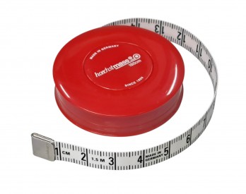 Rolcentimeter van het merk Hoechstmass.  Kleur rood.  Het meetlint is 150 cm lang  Afmeting: 50 mm doorsnee, 14 mm dik.