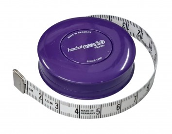 Rolcentimeter van het merk Hoechstmass.  Kleur paars.  Het meetlint is 150 cm lang  Afmeting: 50 mm doorsnee, 14 mm dik.