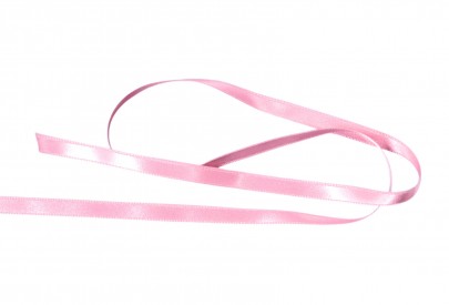 Satijnlint dubbelzijdig Zachtroze  8 mm breed  100 % polyester.  Dit satijnband voelt heel zacht en natuurlijk aan 