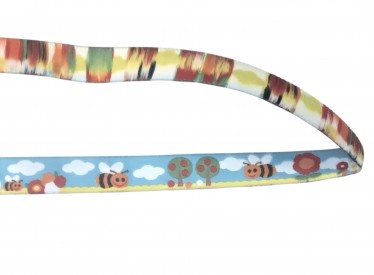 Een aqua kleurig sierbandje met bijtjes  14 mm breed