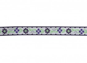 Lila sierband met paarse bloemen.  Ongeveer 12 mm breed  Een stuk van 8 meter en een stuk van 4.5 meter op voorraad