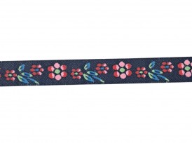Een donker jeanskleurig sierband met roze bloemen  Ongeveer 15 mm breed