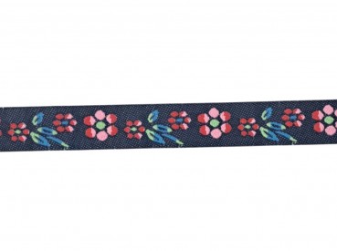 Een donker jeanskleurig sierband met roze bloemen  Ongeveer 15 mm breed