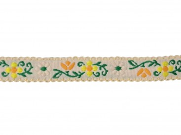 Een zachtgeel sierbanje met geel/oranje bloemen en een geel schulprandje  Ongeveer 18 mm breed