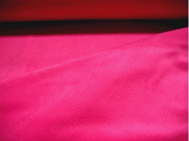 Iets donkerder pinkkleurige anti-pilling fleece. 100% polyester 1.55 mtr.br.