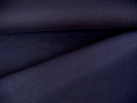 Zwarte joggingstof. Deze sweatstof is ook een heel geschikte stof voor huispakken.  70%co/30%pe  1.50 mtr.br.  245 gram/m2