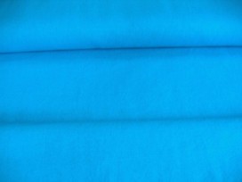 Canvas stof aqua. Een stevige canvas stof om bijvoorbeeld kussens, tafelkleden, jassen of tassen van te maken. 100% katoen.