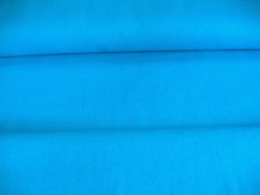 Canvas stof aqua. Een stevige canvas stof om bijvoorbeeld kussens, tafelkleden, jassen of tassen van te maken. 100% katoen.