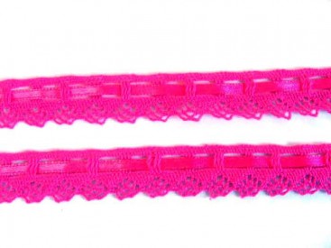 Gekleurd kant met satijnlint  Pink  2cm breed
