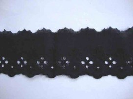Katoen Zwart kant met borduursel en 5 gaatjes 40mm
