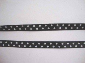 Zwart satijnband met witte stippen.  10mm breed