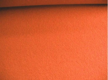 Mooie zware kwaliteit voorgekookte oranje bouclé wolvilt.  Rafelt niet.  100% wol  1.45 mtr.br.  410gr/m2