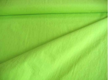 Een limekleurige silicon poplin van Polytex. 100% katoen 1.45 mtr. br. 140gr/m2 