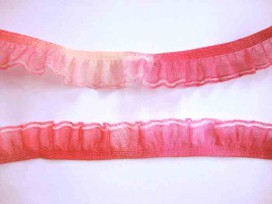 Roze/pink gemeleerd elastisch ruchekant met een dubbele ruche.  20 mm. breed