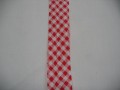 Rood geblokt biaisband. 100% katoen 2 cm. breed