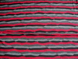 Tricot streep Rood/zwart/grijs met golfen gaatjes 1588-16N