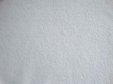 Een soepelvallende gebreide echt witte tricot. Voelt aan als katoen.  100% polyester  1.45 mtr. br.