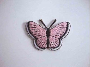 Een opstrijkbare vlinder applicatie van 5 x 3.5 cm. Roze