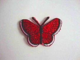 Een opstrijkbare vlinder applicatie van 5 x 3.5 cm. Rood glitter