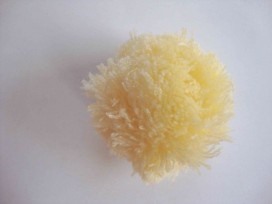 Pom Pom 7 cm. Zachtgeel