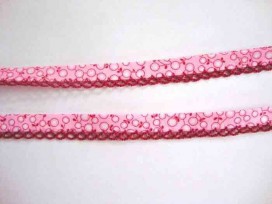 Roze biaisband met een donkerrode ruche en witte besjes. dubbel 15mm