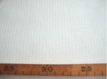 Zware kwaliteit offwhite katoen met een ingeweven mini lengtestreep 5 mm. br.  61%katoen/39% poly  1.50 mtr. br.  250 gram p/m²