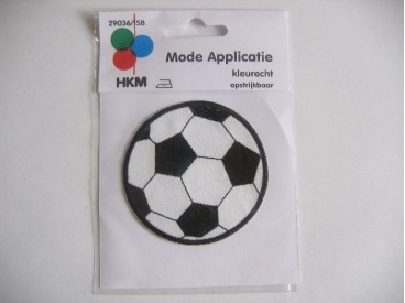 Zwart/Witte voetbal applicatie Opstrijkbaar  Doorsnee ongeveer 37 mm  Hij is kleiner dan op de foto!