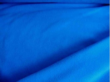 Effen katoen in de kleur blauw.  100% katoen  1.45 mtr. breed.  130 gr./m²