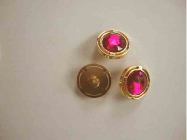 Een ronde pink/gouden diamantknoop met een doorsnee van 18mm.