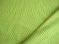 Limekleurige tricot met mini pinkkleurige stippen. Rekt zowel in de breedte als in de lengte. 95%co/5%el. 1,50 mtr. br. 200gr/m2