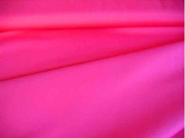 Cotton voile, een dunne, soepele pink katoen.  100% katoen  1.40 meter breed  70gr./m2