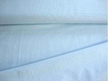 Cotton voile, een dunne, soepele lichtblauwe katoen.  100% katoen  1.40 meter breed  70gr./m2