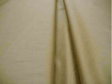 Cotton voile, een dunne, soepele licht taupe katoen.  100% katoen  1.40 meter breed  70gr./m2