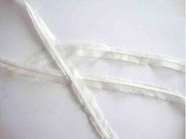 Naadband wit, in naaibaar  Breed: 10mm