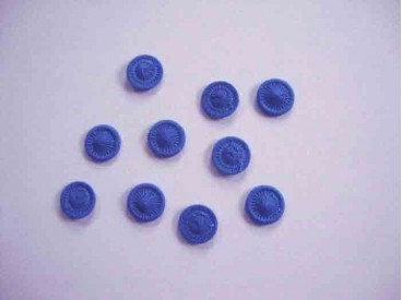 Kobalt kleurige opnaaibare pailletten.  Doorsnee 12 mm.  De prijs is voor 1 zakje met 10 pailletten