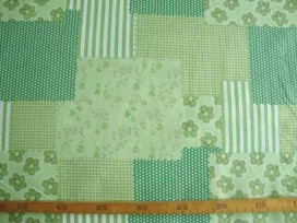 Een limegroene patchwork print. 100% katoen 1.50 mtr. br.