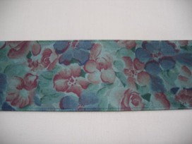 Satijnlint luxe oudgroen met bloemen  Breed: 4 cm.  100% polyester  Made in Switzerland