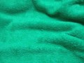 Zeer zachte en soepele groene wellness fleece, geschikt voor kleding, hobby en/of decoraties. 100% polyester 1.50 mtr . br. 260 