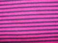 Een 2 kleurige streep tricot, donkerpaars/pink Rekt zowel in de breedte als in de lengte. De streepjes zijn 5 mm. breed 95%co/5%