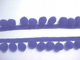 Kobalt blauw pom pom sierband, oekotex. De bolletjes hebben een doorsnee van 10 mm.