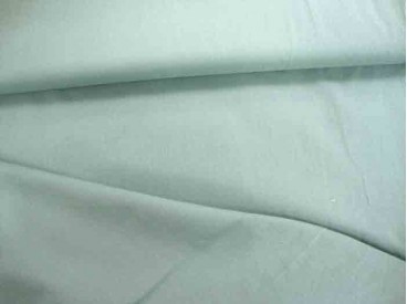 Cotton voile, een dunne, soepele oudgroene katoen.  100% katoen  1.40 meter breed  70gr./m2