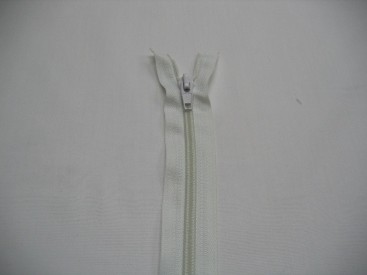 Witte (gebroken wit) deelbare fijne rits 35 cm. lang 